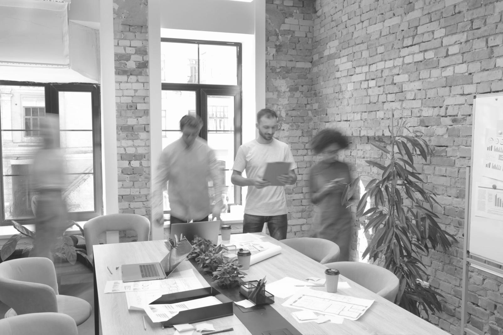 Environnement de travail collaboratif avec outils d'analyse financière